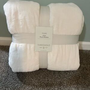 Threshold Ultra Plush Cream Blanket